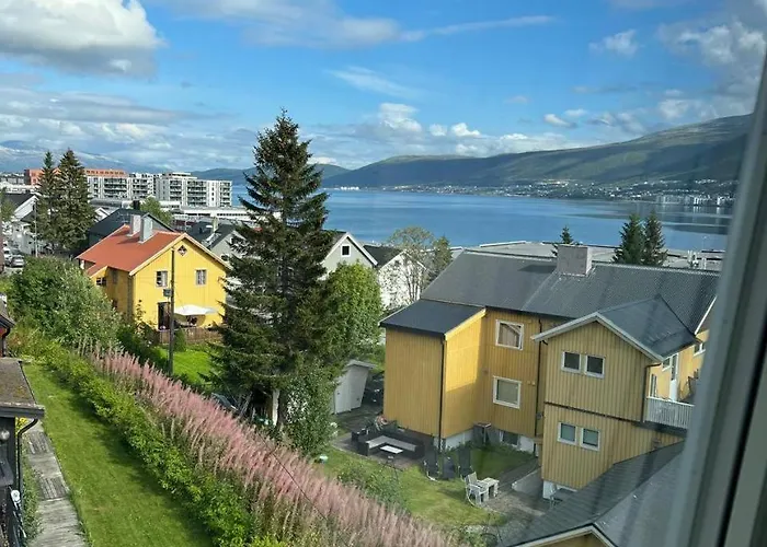 Nydelig Naert Sentrum * Τρόμσο